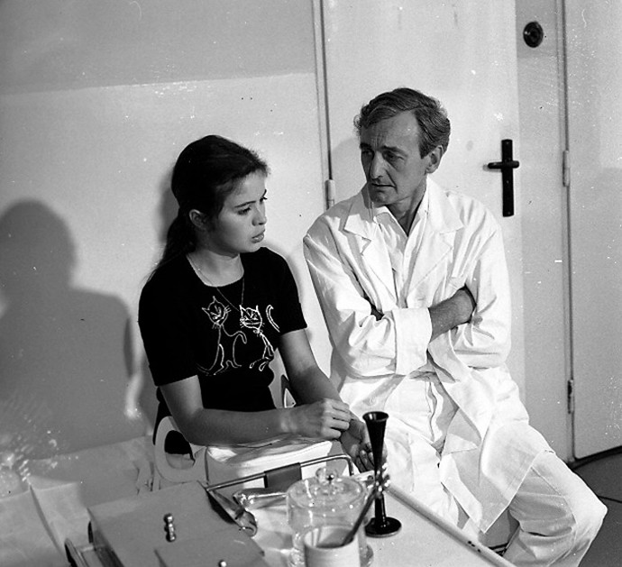 Během svého života měl tři jezevčíky, které chodil venčit na Letnou. Často si s sebou brával i texty a za chůze se nahlas učil nové role. 