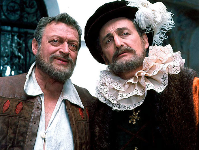 Kolegové herci ho milovali - byl nekonfliktní, skromný a obětavý. Když ale řekl rodičům, že se herectvím bude za čas živit, byli proti a přestali mu finančně pomáhat. Kamarádi se mu skládali na jídlo.