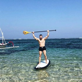 Matthew Lepre vyhlásil tendr na osobního fotografa. Nabídl roční plat v přepočtu 850 tisíc korun. Požadavky na kandidáta jsou kuriózní...