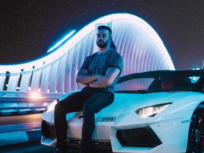 Australan Matthew Lepre se narodil v srpnu 1991. Založil konzultační firmu Ecom Warrior Academi, která poskytuje vzdělávání online. Podniká i v kosmetice a dalších oborech. Proslul však především jako muž, který dává inzeráty na práci snů.