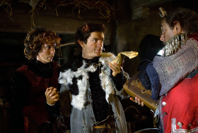 V jedné zapadlé a také už řádně rozpadlé brdské hospodě, kde odpradávna sídlili čerti, se usadí dva vykutálení podvodníci, Berta a Vitouš.