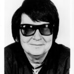 Svou první hudební skupinu The Wink Westerners založil v roce 1949 ve svých třinácti letech. Pokud právě nezpíval se svou skupinou, hrál na kytaru a skládal písně.