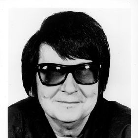 Svou první hudební skupinu The Wink Westerners založil v roce 1949 ve svých třinácti letech. Pokud právě nezpíval se svou skupinou, hrál na kytaru a skládal písně.