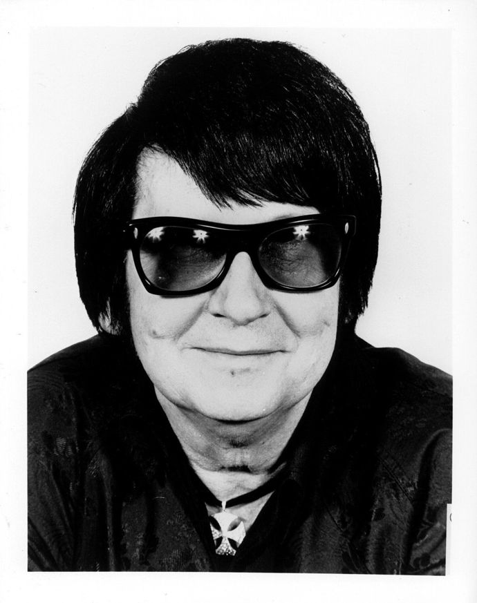 Svou první hudební skupinu The Wink Westerners založil v roce 1949 ve svých třinácti letech. Pokud právě nezpíval se svou skupinou, hrál na kytaru a skládal písně.