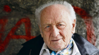 Arnošt Lustig byl český židovský spisovatel a publicista světového významu, autor celé řady děl s tématem holokaustu.