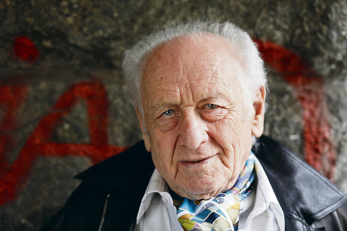 V sobotu 26. února 2011 zemřel v Praze na rakovinu.