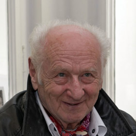 13. listopadu 1942 byl poslán do Terezína; později poznal i další koncentrační tábory Osvětim a Buchenwald. V dubnu 1945 jako zázrakem uprchl z transportu smrti (z Buchenwaldu do Dachau) a ukrýval se až do konce války v Praze.