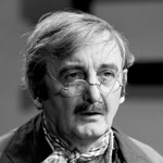 Zdeněk Řehoř (30. srpna 1920 – 8. listopadu 1994) byl stálým a dlouholetým členem Divadla na Vinohradech (1950-1994), nezapomenutelný hajný Krkonošských pohádek a tatínek Hanák z Takové normální rodinky. Jeho plachost, skromnost a civilní projev se vlily do stovek divadelních a filmových postav.