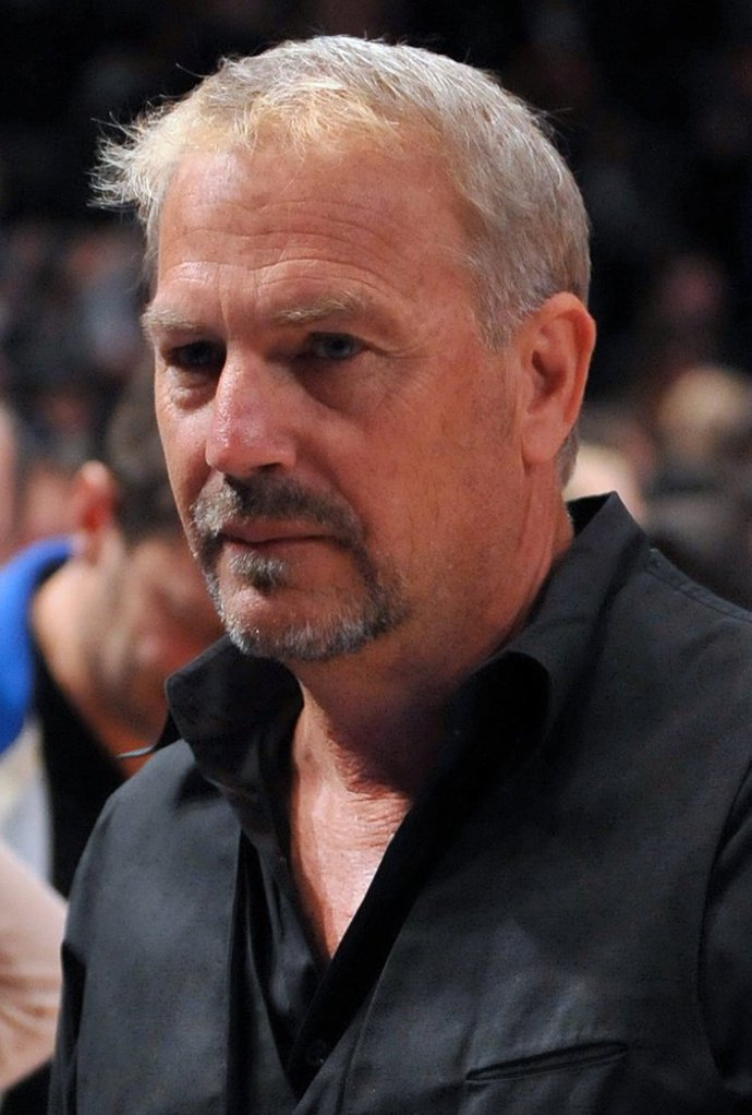 Toho má z krátkého vztahu s dědičkou týmu amerického fotbalu Pittsburgh Steelers Bridget Rooneyovou.