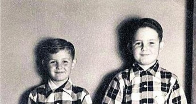 Byl také znám jakožto milovník krásných žen, milostný románek prožil mimo jiné také s někdejší československou sportovní hvězdou krasobruslařkou Hanou Maškovou nebo s Ivanou Zelníčkovou, známou později jakožto Ivana Trumpová.