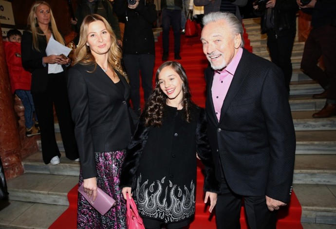 Od července 2010 do června 2015 moderovala pořad VIP zprávy na televizní stanici Prima.