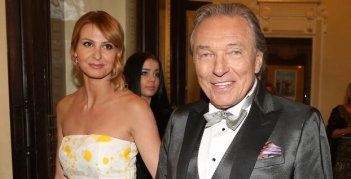 Ivana Gottová, rozená Macháčková, je bývalá česká moderátorka a především vdova po zpěvákovi Karlu Gottovi.