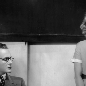 On a jeho sestra, Funebrák, Lelíček ve službách Sherlocka Holmese, Ducháček to zařídí a U pokladny stál.
