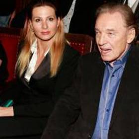 Od října 2011 studovala na Univerzitě Jana Amose Komenského v Praze obor Sociální a mediální komunikace, který v červnu 2014 úspěšně zakončila titulem bakalář.