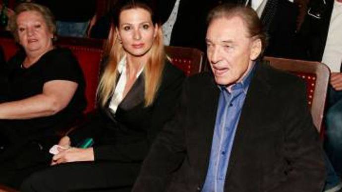 Od října 2011 studovala na Univerzitě Jana Amose Komenského v Praze obor Sociální a mediální komunikace, který v červnu 2014 úspěšně zakončila titulem bakalář.