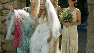 Mamma Mia! je filmová adaptace stejnojmenného divadelního muzikálu Mamma Mia! z roku 1999 uvedená na plátna kin v roce 2008.