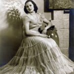 Vyrůstala v umělecké rodině. Otec Hanuš Lašek byl sólistou opery Národního divadla a profesorem zpěvu na pražské konzervatoři a pocházel ze západočeských Plas. Matka Hana byla také operní pěvkyní. 