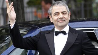 Rowan Sebastian Atkinson je britský herec a komik. K jeho nejznámějším rolím patří postava Mr. Beana.