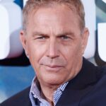  Jeden z jeho nejúspěšnějších filmů je Tanec s vlky (1990), který vyhrál sedm Oscarů (včetně kategorie nejlepší film a nejlepší režisér).