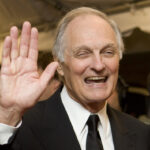 Během natáčení ve státní věznici v Utahu jej navštívil televizní producent Gene Reynolds, který právě hledal představitele pro hlavní roli kapitána Pierce do pilotní epizody televizního seriálu M*A*S*H podle filmového hitu Roberta Altmana z roku 1970. 