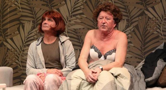 Velmi známými se staly některé televizní a rozhlasové pořady, na kterých spolupracoval se svým dlouholetým kolegou Oldřichem Kaiserem. Jejich spolupráce započala v roce 1975 několika scénkami v pořadu Kabaret U dobré pohody. Dále dvojice spoluvytvářela a účinkovala v televizních pořadech Možná přijde i kouzelník, Dva z jednoho města, Zeměkoule, Letem světem nebo Ruská ruleta). Od roku 1991 také vytváří nekonečný rozhlasový seriál Tlučhořovi.