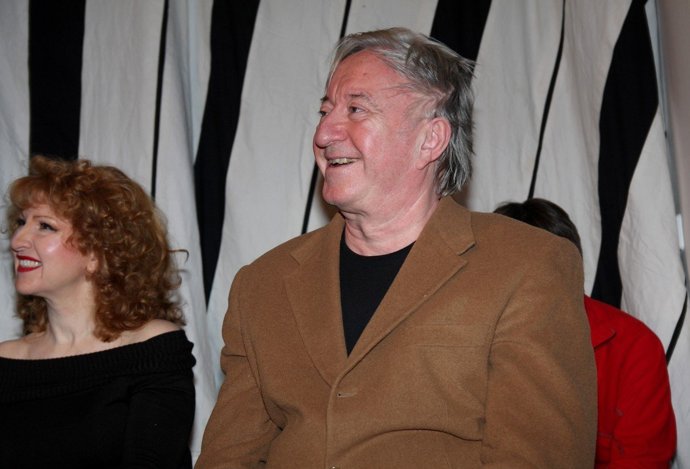 Do srdce dětských diváků se zapsal jako čaroděj Rumburak ze seriálu Arabela, který se pro veliký zájem dočkal v 90. letech pokračování. Pro děti také namlouval plyšovou postavu Jů v televizním pořadu Studio Kamarád.