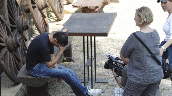Tomáše výbuch jeho manželky Michaely velmi zasáhl. Musela ji dokonce od něho odtrhnout ochranka.