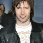 James Blunt, vlastním jménem James Hillier-Blount je britský zpěvák, který se v roce 2005 stal známým jeho prvním albem Back to Bedlam a především singl „You're beautiful“. 