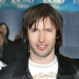 James Blunt, vlastním jménem James Hillier-Blount je britský zpěvák, který se v roce 2005 stal známým jeho prvním albem Back to Bedlam a především singl „You're beautiful“. 