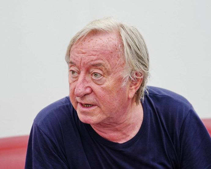 Jiří Lábus je český herec, dabér a bratr českého architekta Ladislava Lábuse.