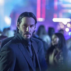 Hollywoodský krasavec Keanu Reeves má pověst osamělého běžce. Není to tak úplně pravda. Jeho životem prošla řada osudových žen. Nemluví o nich zřejmě díky tragické události, při které zemřela jeho přítelkyně Jennifer Syme, která mu porodila dceru, bohužel mrtvou. 