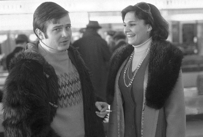 S nimi a řadou populárních zpěváků té doby se spolupodílel na Karlínském kulturním kabaretu (přezdívaný Karkulka), vedeném Jiřím Brabcem. 