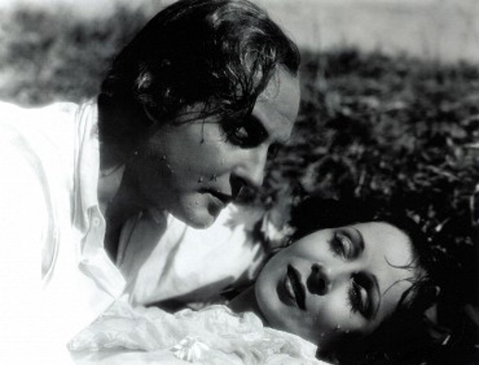  Postupně působil také v Belgii, ve Francii a od roku 1942 v Anglii, kde pro R. A. F. natáčel např. dokumentární filmy o boji Československa proti nacistům.