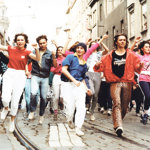 Discopříběh je divácky oblíbený hudební snímek z roku 1987 s Rudolfem Hrušínským nejmladším v hlavní roli. Některé hvězdy filmu pak začala provázet smůla...