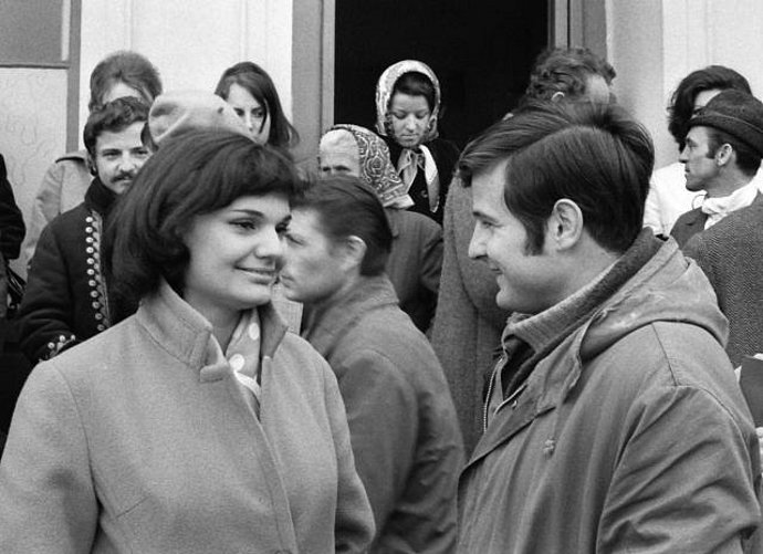  O dva roky později tato trojice založila vlastní malé hudební divadlo Apollo, zde působil jako jeho umělecký vedoucí.