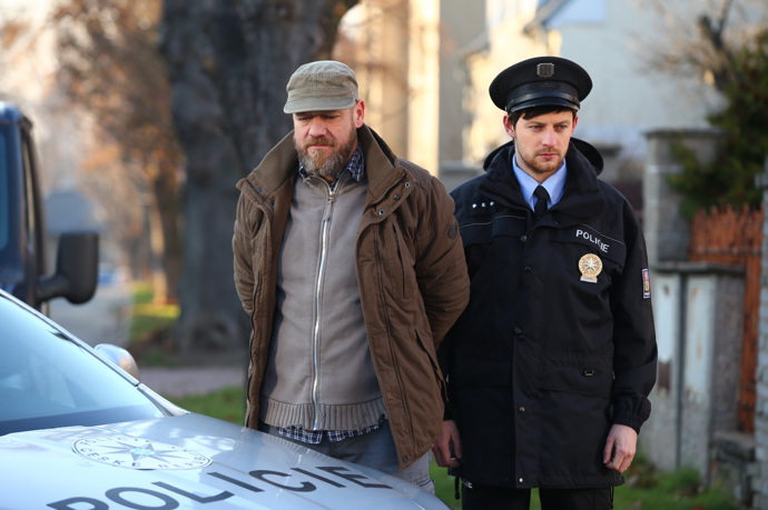 Ve Slunečné uvidíte i Filipa Blažka jako vdovce Toma, který se na statku stará hlavně o zvířata a pomáhá, kde se dá. 