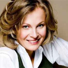 Michaela Badinková je česká herečka slovenské národnosti. Vyhrála 5. řadu televizní soutěže Tvoje tvář má známý hlas.