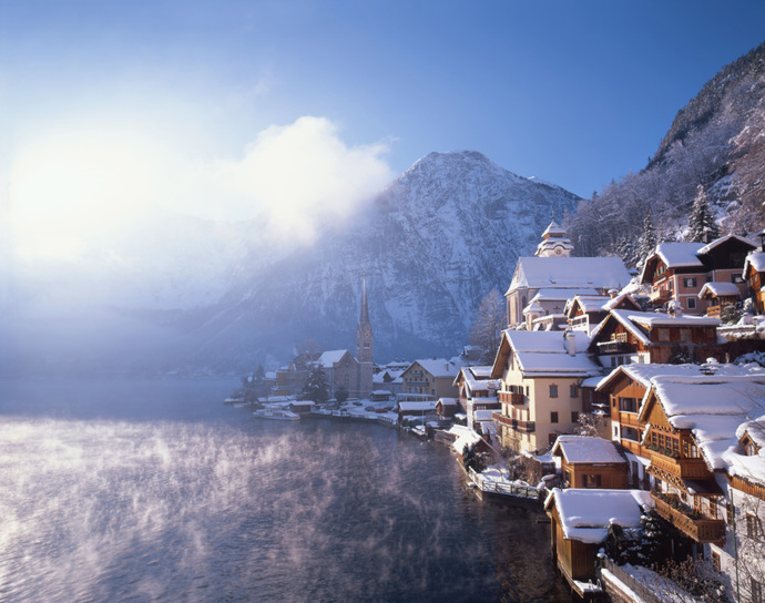 Hallstatt je rakouské městečko ležící v Solné komoře. Patří ke světovému dědictví UNESCO.