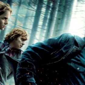 Harry Potter a Relikvie smrti je fantasy film, první část dvoudílné adaptace stejnojmenného románu britské spisovatelky J. K. Rowlingové, který je posledním ze série o čarodějnickém učni Harrym Potterovi. 