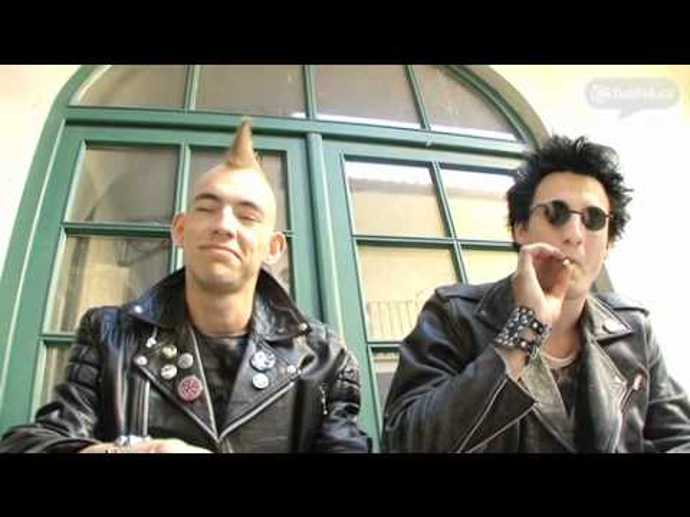 Ve filmu je výrazná hudební složka: písně The Clash, současných českých punkových kapel (The Prostitutes, Dead Pope's Company, The Barockers, November 2nd) a písně složené přímo pro film.