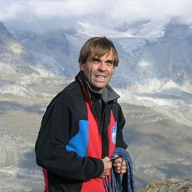 Miroslav Etzler se bál natáčení v ledové vodě. Aby si však zachoval před dětmi důstojnost, nesměl to dát na sobě znát. Mimochodem, dětská hvězda Tomáš Peč, který hrál Vítka Koudelku, se nyní věnuje extrémnímu lyžování.