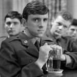 Neuměl být ve svém životě bez ženy. V mládí (zde na snímku z filmu Každý mladý muž z roku 1965) mu fanynky padaly k nohám samy. Postupem času sám zatoužil po stabilnějším vztahu. Oženil se se zdravotní sestřičkou Jaroslavou, s níž má jediného syna Davida, ale vztah po dvanácti letech zkrachoval.