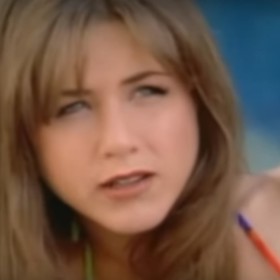 Dalším počinem Jennifer Aniston bylo účinkování v televizním seriálu Edge (1992). Měla tam i slavnou plavkovou scénu.