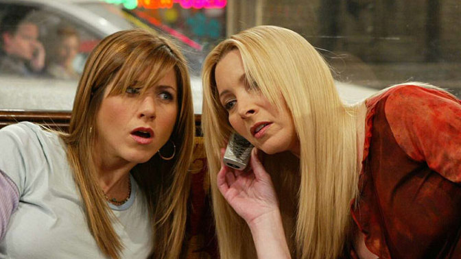 Jennifer Aniston a Lisa Kudrow v seriálu Přátelé (1994).