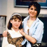 V televizním seriálu Molloy (1990) se kromě Jennifer Aniston objevila i Mayim Bialik, kterou znáte jako Amy z Teorie velkého třesku. Tuto vtipnou fotku sdílela na svém Instagramu.