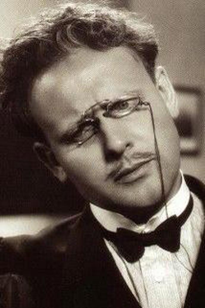 Po druhé světové válce se rozhodl zůstat v zahraničí. 