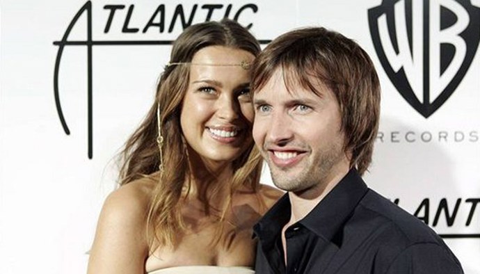 18. července 2006 koncertoval i v Česku, a to v zahradě Pražského hradu a naposledy 8. září 2018 v Havířově na Havířovských slavnostech.