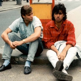 Scénář snímku Kamarád do deště vznikl už v roce 1985, muselo se ale počkat, až Lukášovi Vaculíkovi skončí vojenská služba.