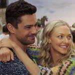 Jejich řady teď geometricky narostou, protože tvůrci původního muzikálu se „své dítě“ rozhodli pojmout jako celovečerní film. A aby Mamma Mia! na stříbrném plátně dostala punc mimořádnosti, obsadili do hlavních rolí Meryl Streep a Pierce Brosnana.