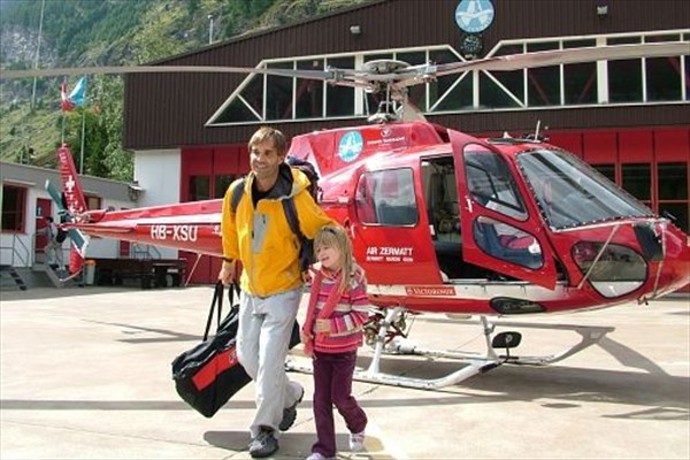 Natáčelo se v různých lokacích, kromě Švýcarska také v Tatrách. Před zahájením filmování počasí notně zkomplikovalo práci. Cesty byly zaváté a vypadalo to, že filmová klapka vůbec nepadne.